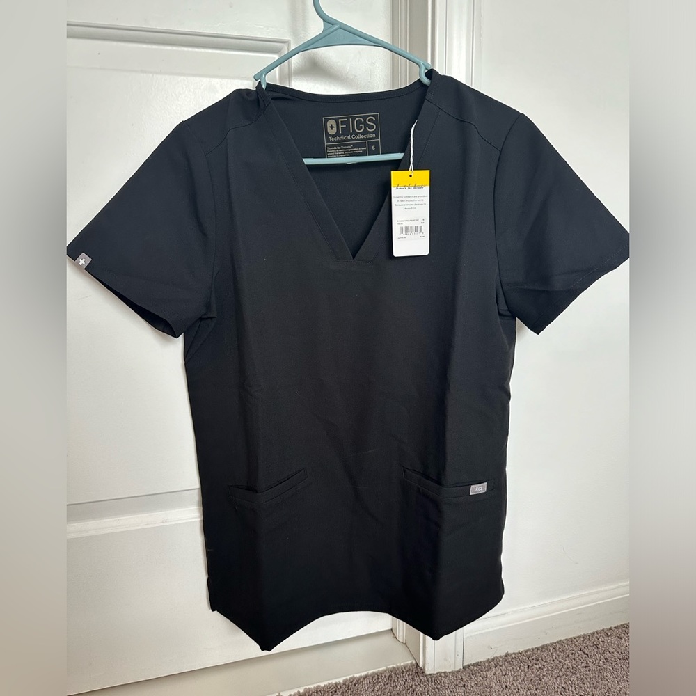 Figs 3 pocket scrub top